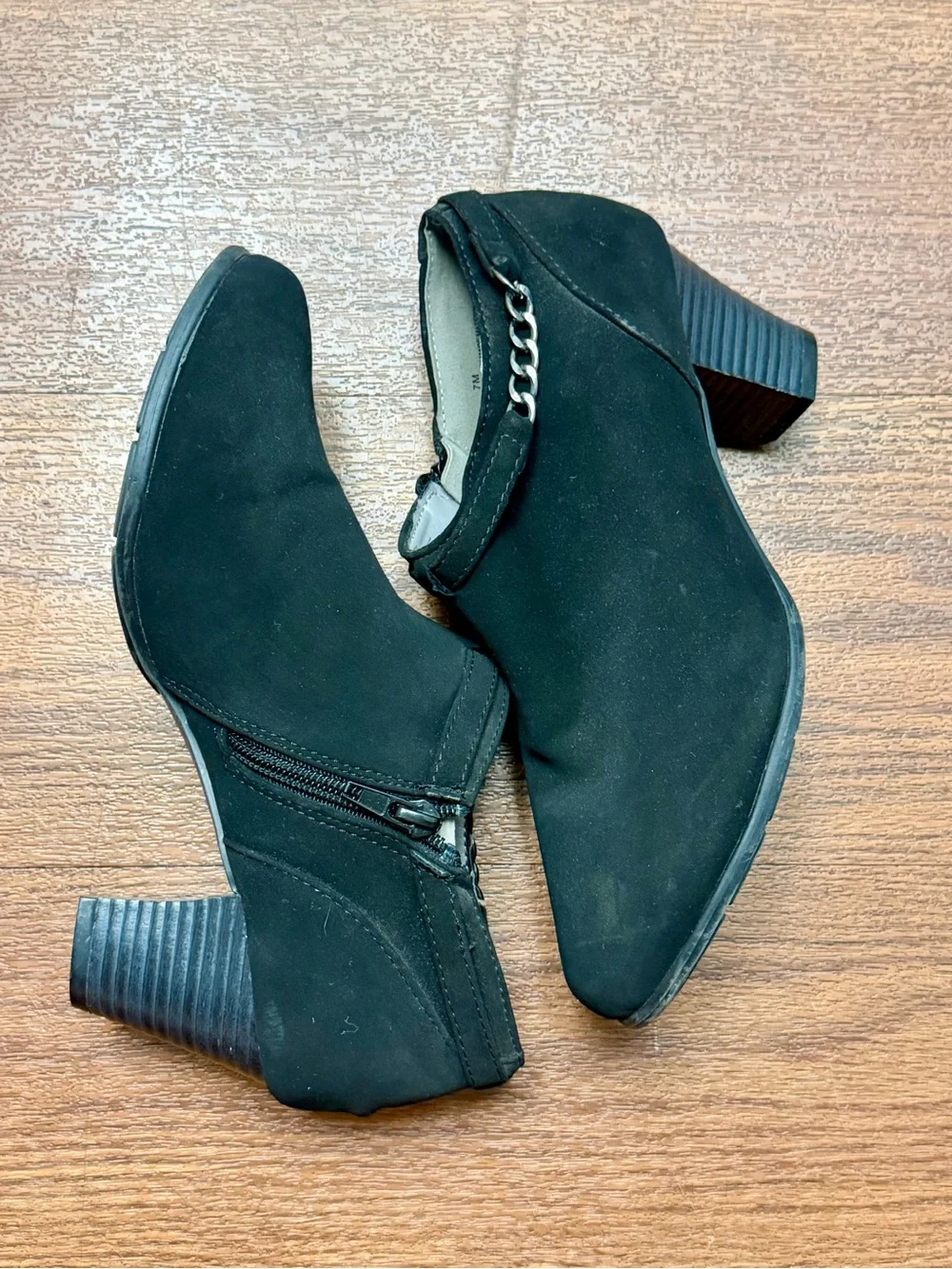 White Mountain Black Ankle Booties Chain Detail Block Heel Size 7M